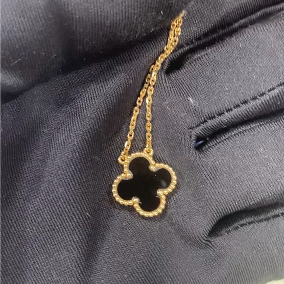 VCS Vintage Alhambra Pendant Necklace - Black - Picture 2 of 3